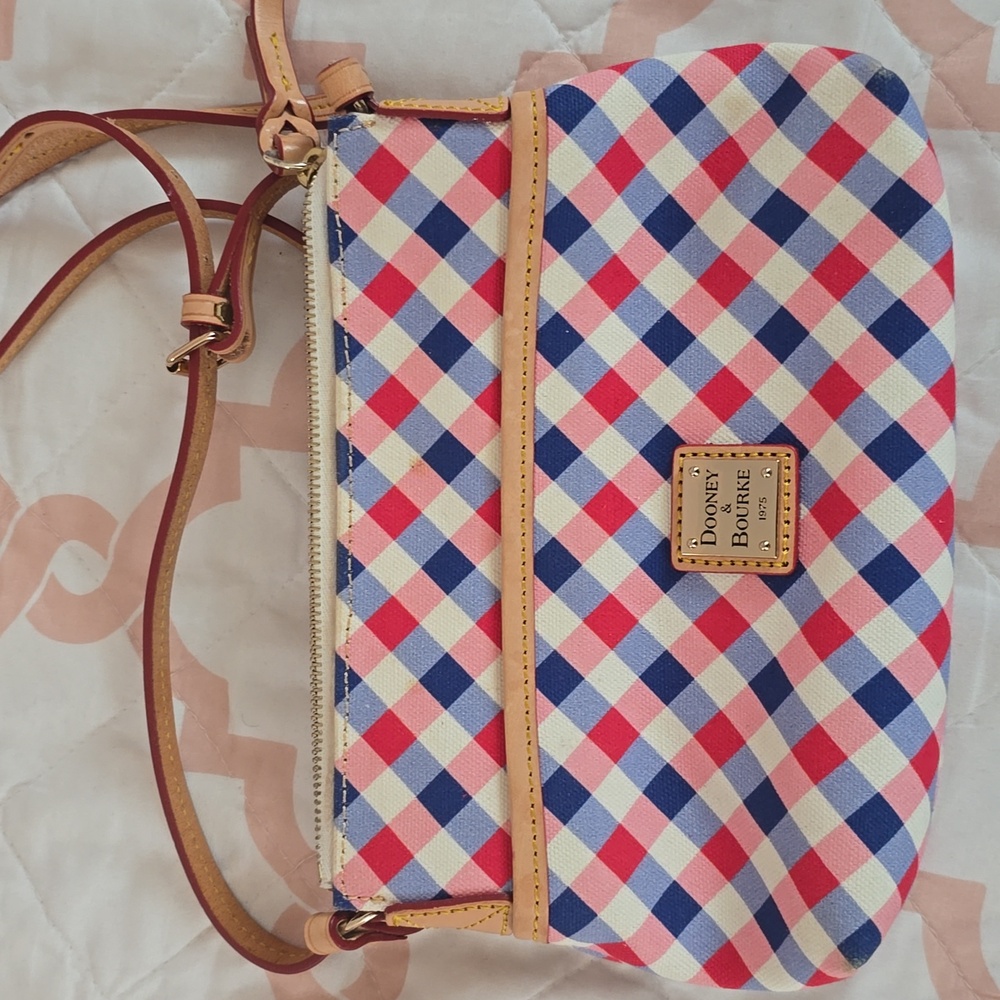 Dooney & Bourke Black Crossbody Bag Elegant and Practical